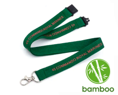 Nyckelband i miljövänlig textil. Oblekt med grönt tryck