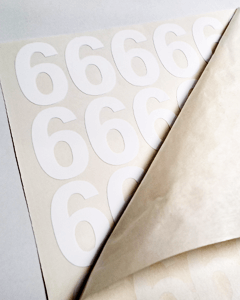 Dekalark med nummer 6 Vit