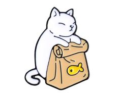 Katt med fisk i påse pin