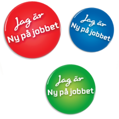 Jag är ny på jobbet knapp - Tre knappar i tre olika färger, blå, röd och blå. Texten är vit och syns tydligt utan att vara påträngande