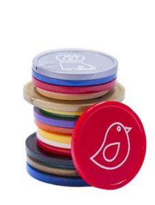 Plastpolletter med tryck i en färg. Stilrent och enkelt