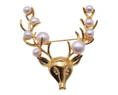 Ren med pärlor brosch