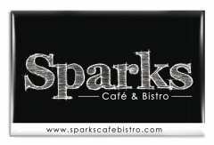 Svart fyrkantig reklamknapp med vit logga - skarp kontrast och stilfull branding