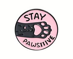 Kattass med "stay pawsitive" text pin