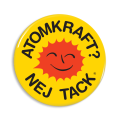 Atomkraft Nej Tack knapp - Danska Anne Lunds kända motiv från 70-talet. Vi har licens att sälja kampanjknappar med det här motivet.